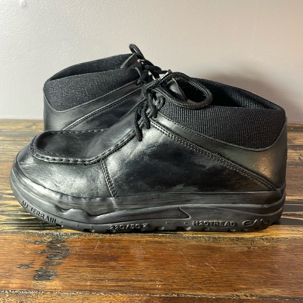 EMU kitchen shoes “H2O Tread” grippy slip resistant sole black size 9